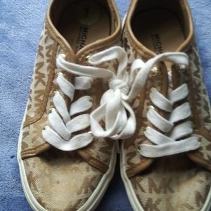 Kids Tennie shoe